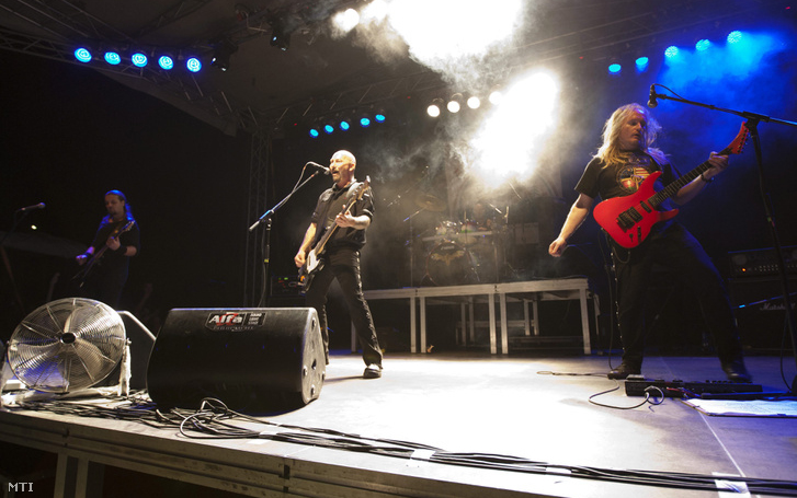 Három évre eltiltották  Romániától a Kárpátia énekesét