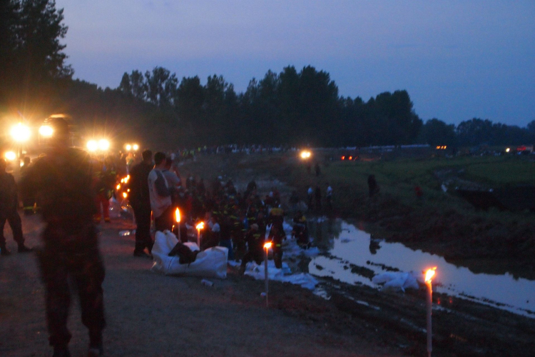 Árvíz - Hazatérhetnek a győrújfaluiak