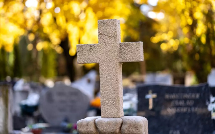 Változik a győri köztemetők nyitvatartási rendje