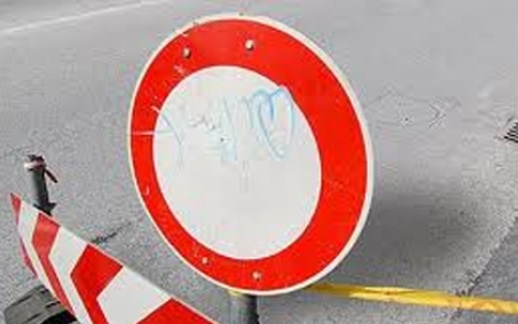 Félpályás útlezárás a 14. számú főúton Vámosszabadi közelében