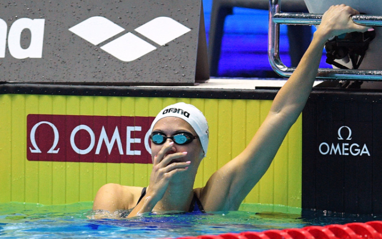 Női világcsúcs a vízben: Kapás Boglárka 200 pillangón világbajnok