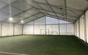 Befedték az egyik pályát a Barátság Sportparkban