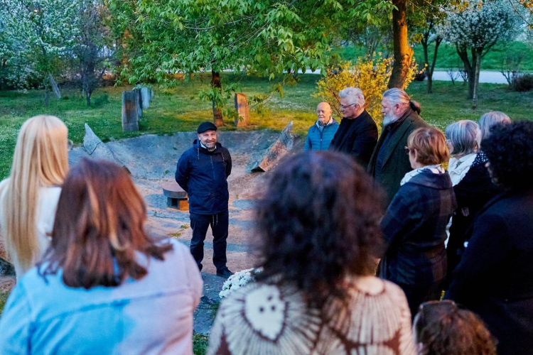 Megemlékeztek az áprilisi bombázásra a Tündértónál