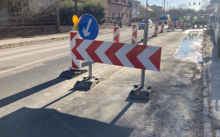 Vezetékjavítási munkák miatt forgalomkorlátozás és időszakos vízhiány lehet a Nagy Imre úton
