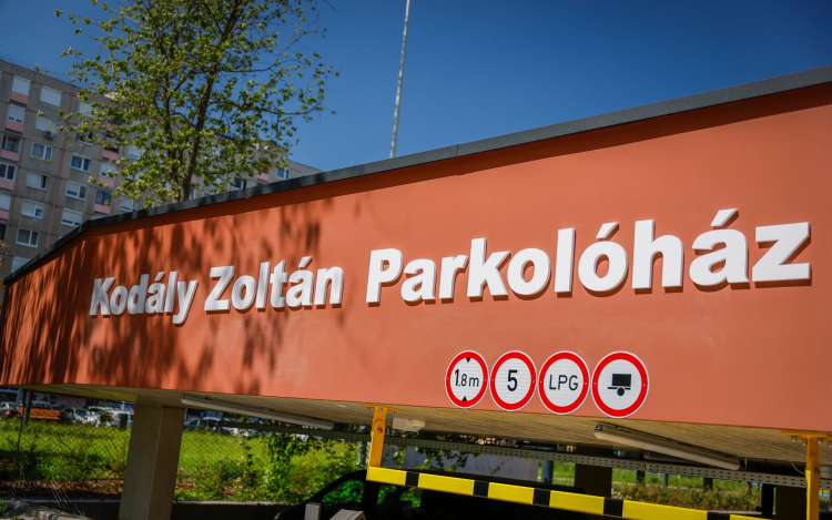 Alapvető változások léptek életbe a Kodály-parkolóházban – mutatjuk