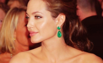 Leoperálták Angelina Jolie mindkét mellét