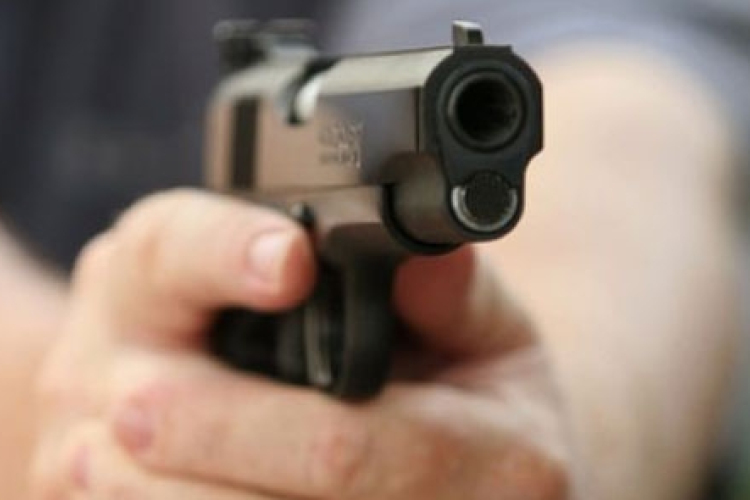 Fiatalok lövöldöztek Tatabányán 