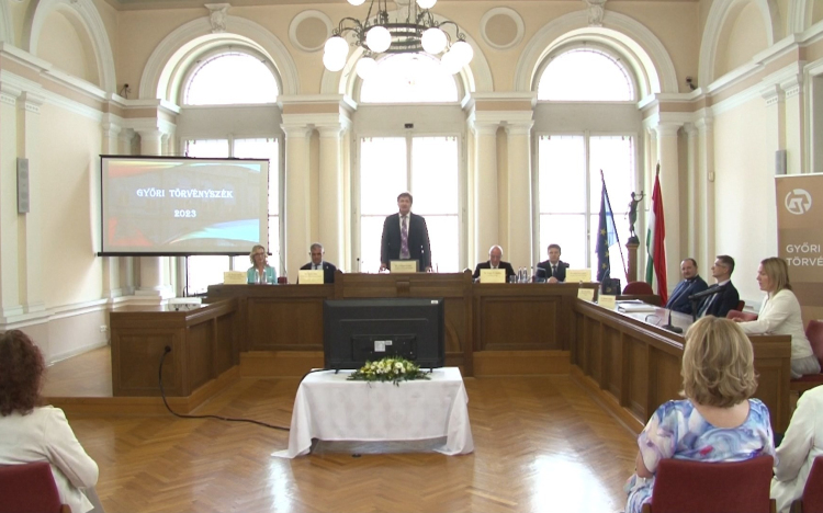 Kevesebb lett az elhúzódó peres ügy