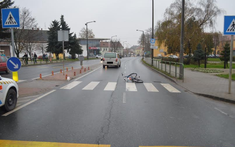 Biciklis ütött el egy autót Kapuváron 