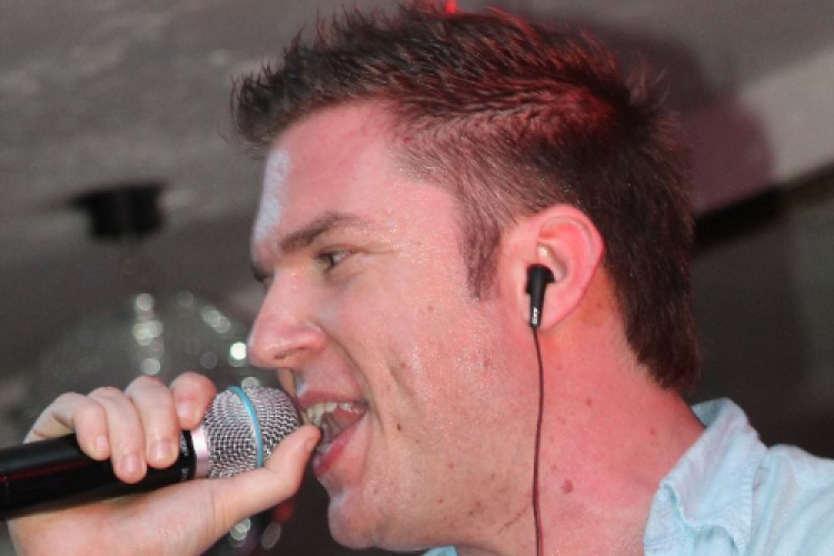 2013.04.19.Péntek Mamma Mia Kasza Tibi élő clubkoncert Fotók.árpika