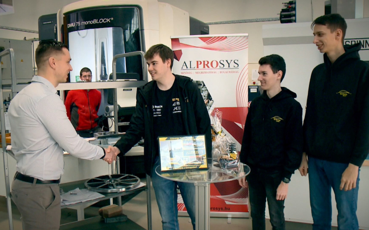 Alkatrészekkel segíti az Alprosys a győri csapatot