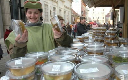 Tucatnyi kocsonyakülönlegesség a miskolci kocsonyafesztiválon