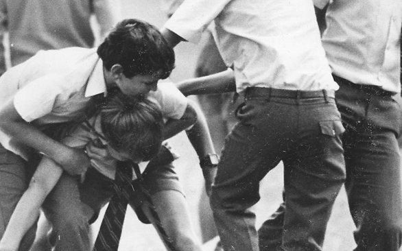 Ököllel ütötték a győri középiskolást a szünetben 