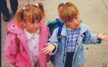 Durva! Különböző országban születtek az ikrek!