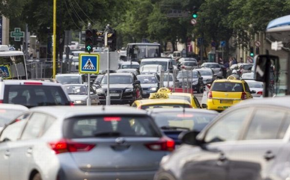 Megérkezett a kínai delegáció- óriási dugók Budapesten!