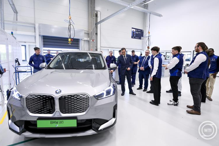 Megnyitották a BMW debreceni \