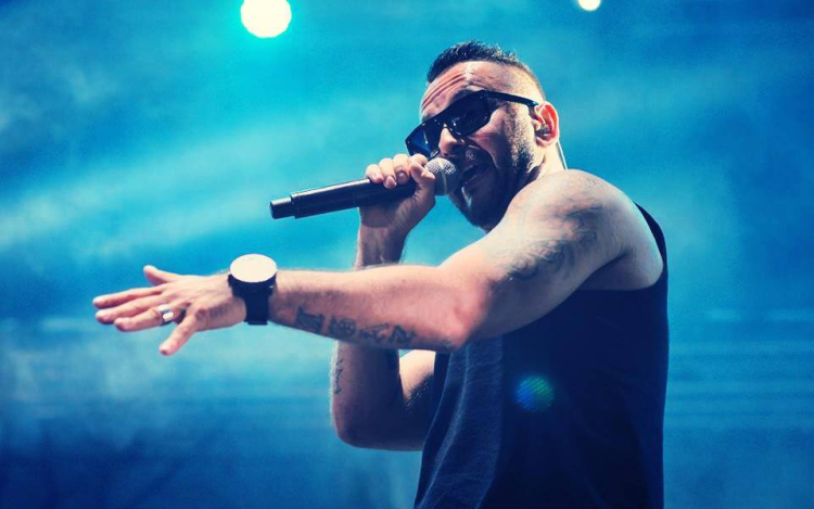 Majka megszólalt a barátnőjét bántalmazó Curtis ügyében 