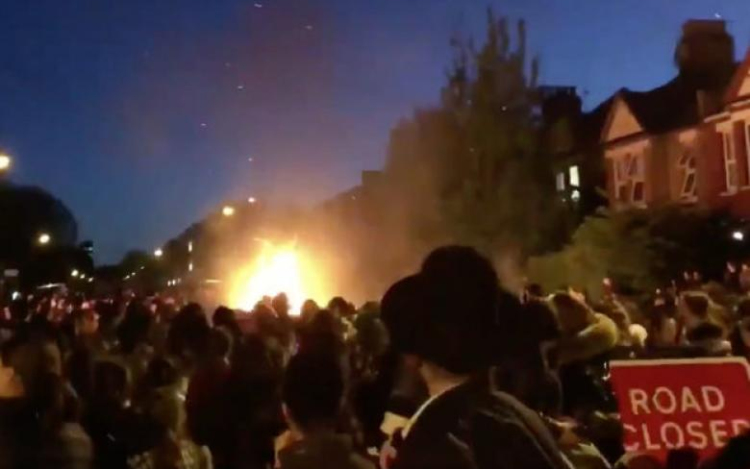 Robbanás, pánik egy londoni fesztiválon 