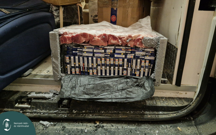 Fagyasztott húsok között bújt meg a cigaretta