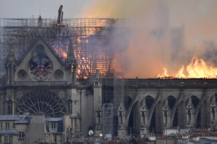 Ólommérgezést kaphatott egy fiú a Notre Dame-i tűzvészben
