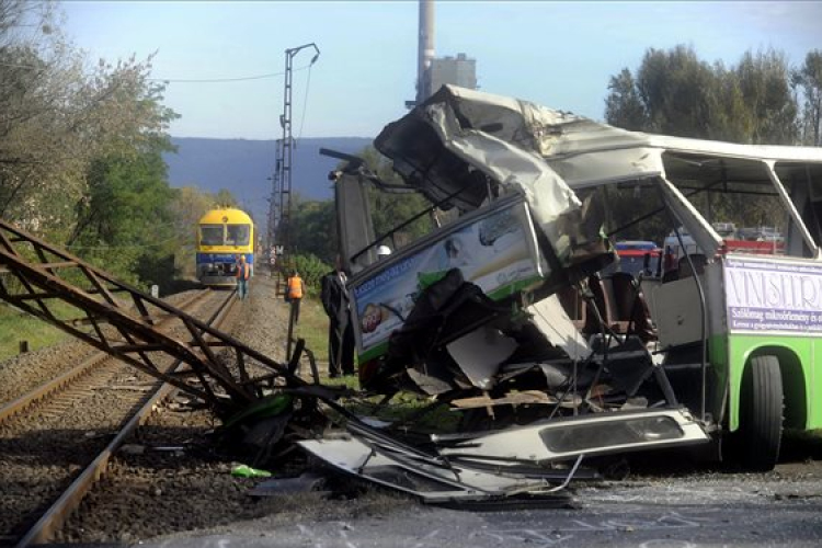 Tatabányai buszbaleset - Szerda hajnalig járnak buszok Tatabánya és Oroszlány között
