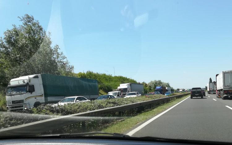 Tömegkarambol az M1-es sztrádán, munkatársunk is ott járt