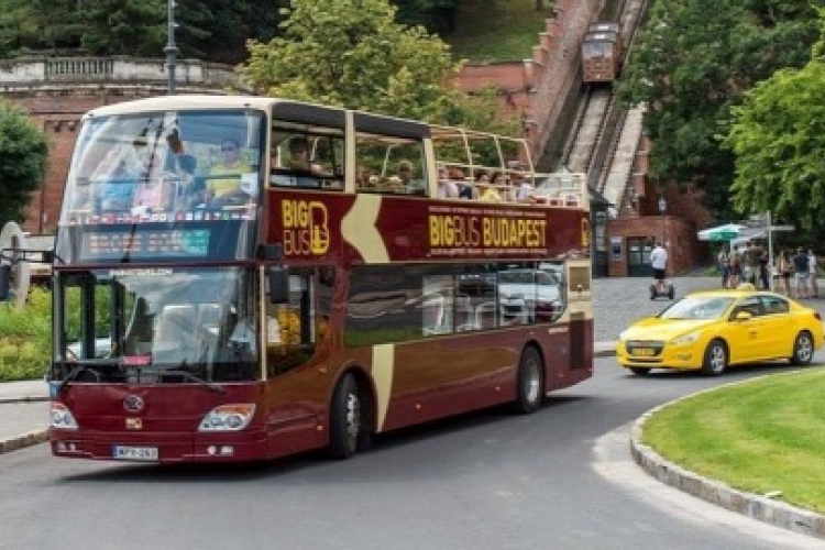Lopott buszokkal működik a Big Bus Budapesten? 