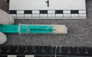 Drog lapult a zsebében