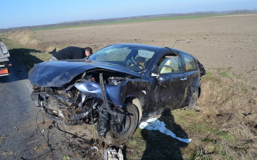 Elaludt vezetés közben a 23 éves lány - Fotók