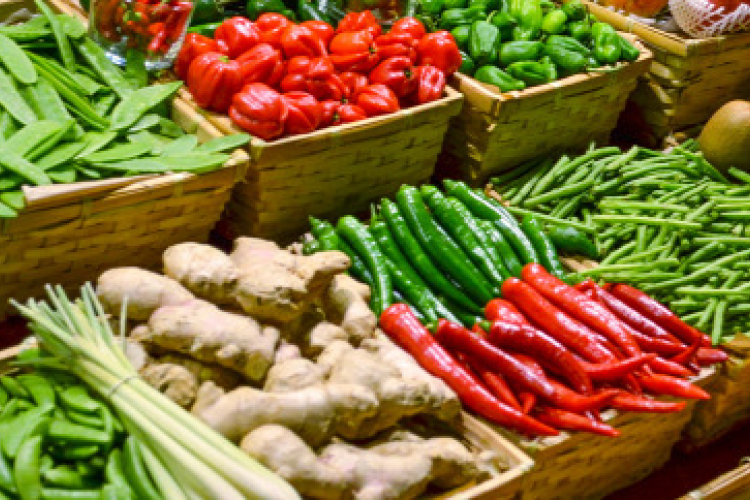 FIGYELEM! Rovarirtókkal szennyezett zöldségeket és gyümölcsöket kaphatunk!