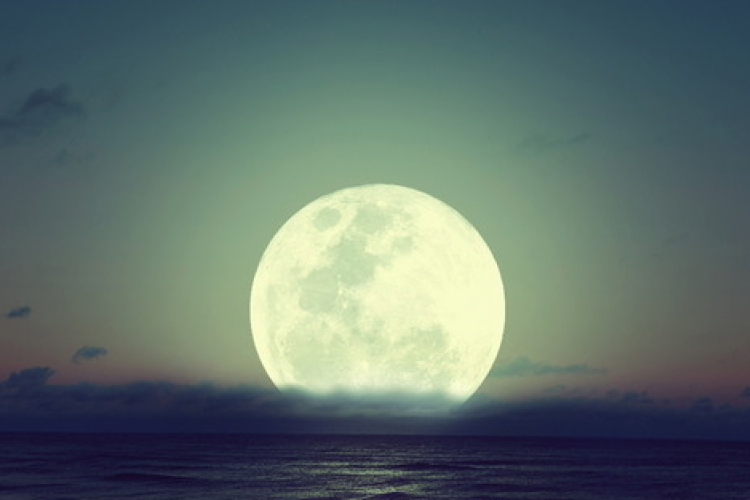 A Hold 100 millió évvel fiatalabb lehet az eddig véltnél