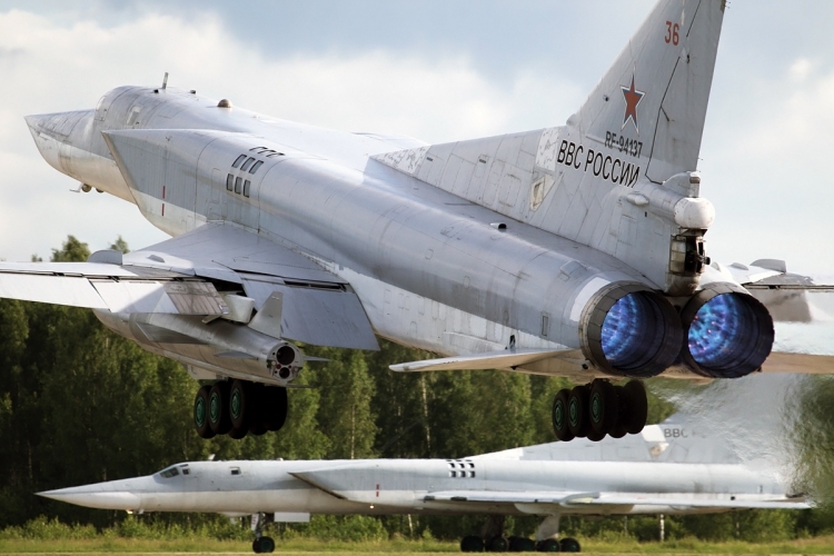 Nehézbombázókat vezényelnek át a Krímbe az oroszok
