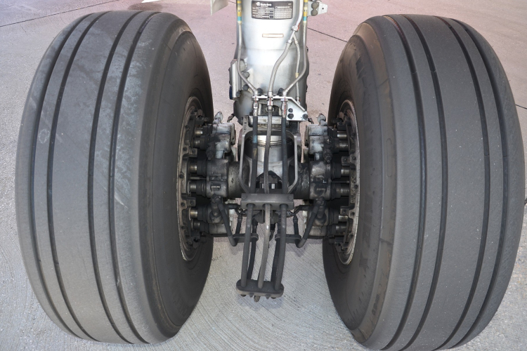 Akár egy évre is rács mögé kerülhet az a pilóta, aki behúzott futóművel landolt