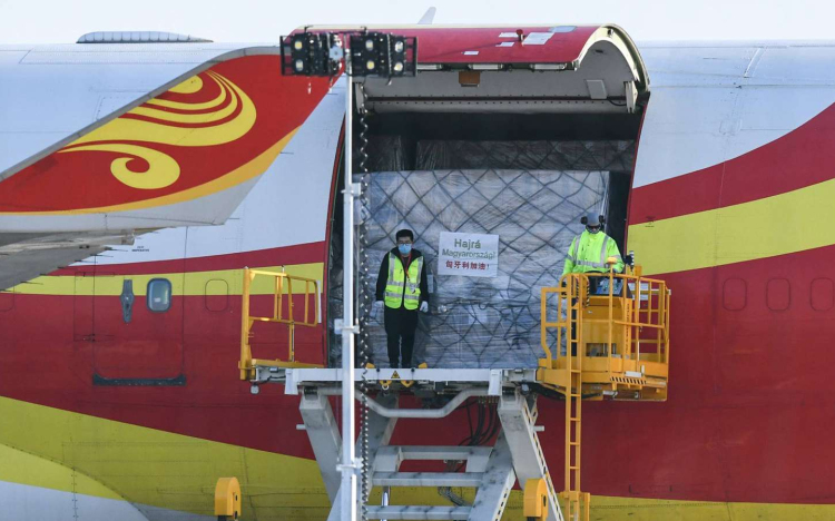 20 repülőgép érkezik 10 millió maszkkal és 2000-nél több lélegeztetőgéppel