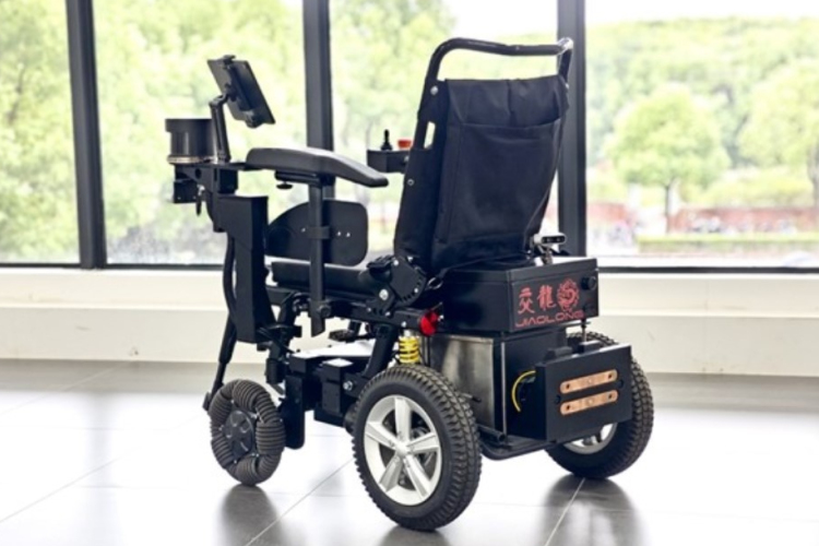 Intelligens kerekesszéket, mozgást segítő eszközöket fejlesztenek