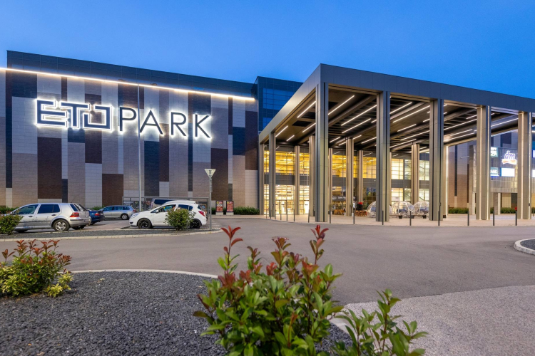 Lassan teljesen feléled a valaha tátongó ETO-park