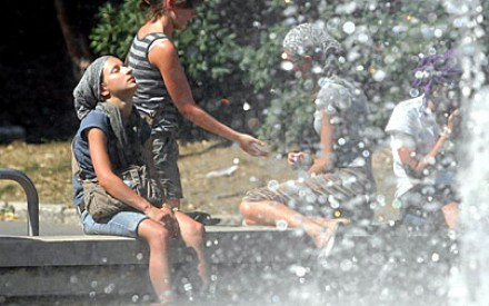 50 ezer a büntetés a szökőkútban pancsolásért 