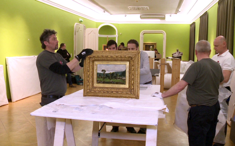 Öt hónap után búcsúznak a Munkácsy képek