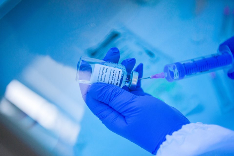 Felmenthetik a beoltottakat a korlátozások alól Németországban