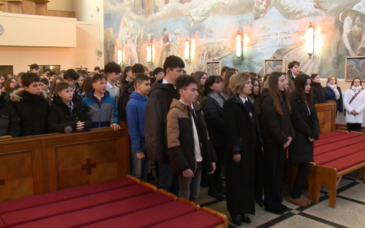 Több száz diák szavalta egyszerre a Himnuszt Győrben