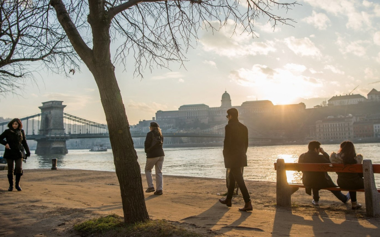 Viharos széllel jön a meleg, tavaszi levegő
