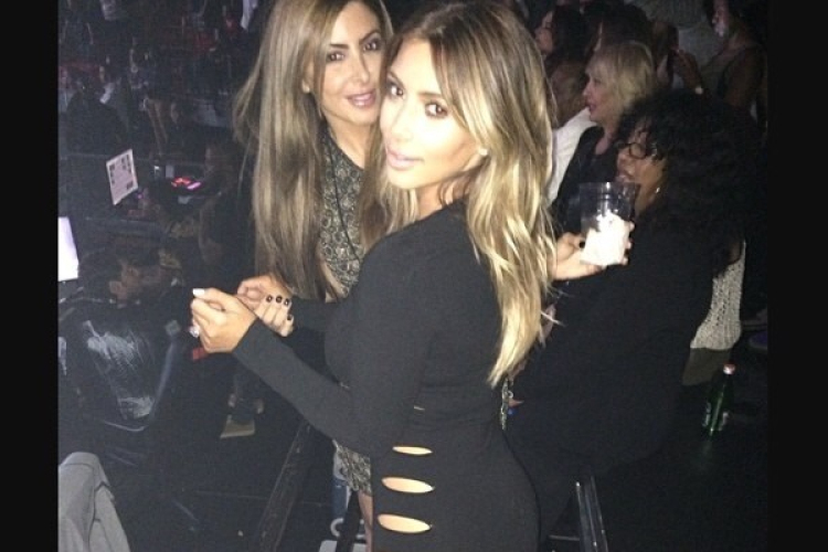 Így bulizik Kim Kardashian a szülés után 