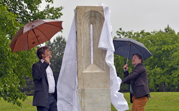 „KERESZTABLAK” MARCALVÁROS II-N