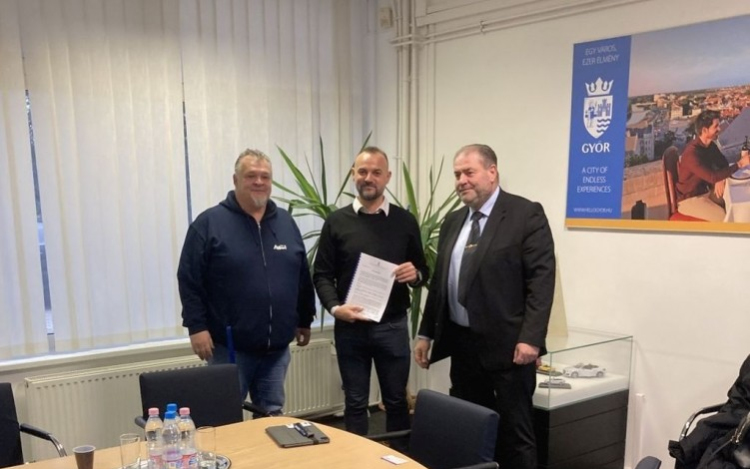 Együttműködés a péri reptérrel