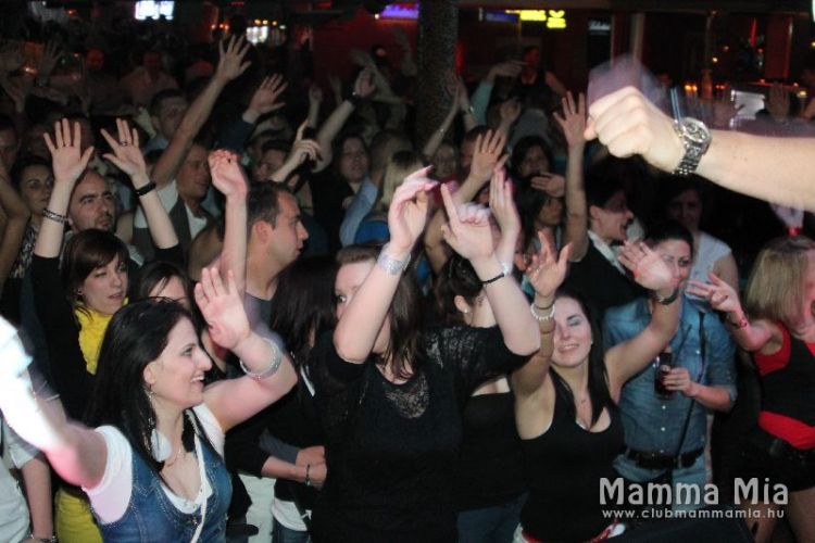 2013.04.19.Péntek Mamma Mia Kasza Tibi élő clubkoncert Fotók.árpika