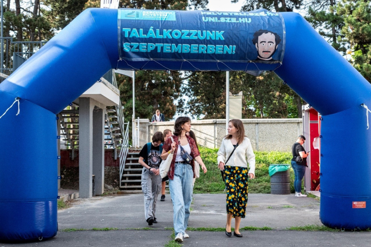 Egymillió forintos ösztöndíjat írt ki a Széchenyi István Egyetem