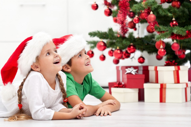 Hogyan mondjuk meg? Ki is hozza az ajándékokat?