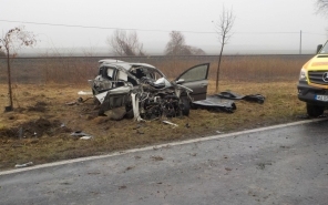 Busz és autó ütközött Győr- Nyúl között - Egy halott, 9 sérült