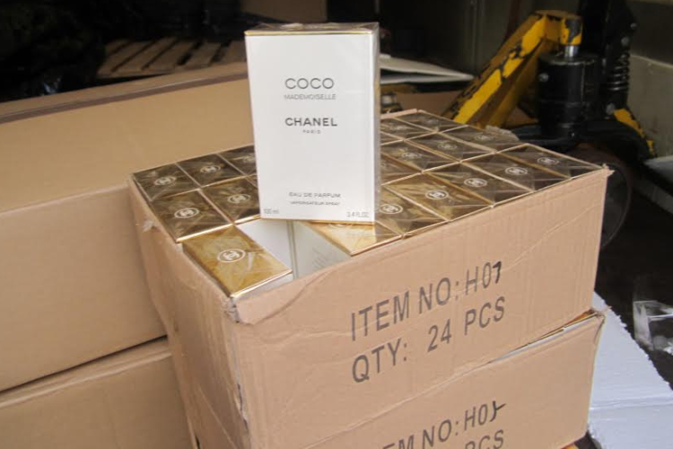 Hamis parfümöket foglalt le a NAV