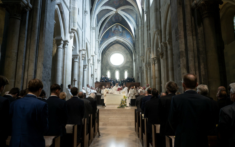 Szent Benedekre, a bencés rend alapító atyjára emlékeztek Pannonhalmán